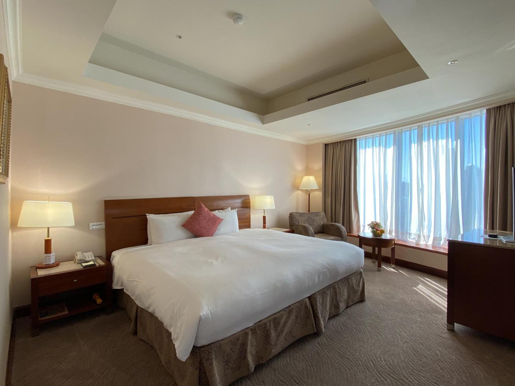 Monarch Plaza Hotel Taoyuan Rom bilde